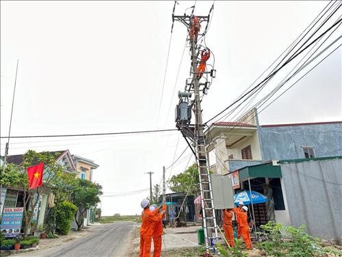 Phụ tải tăng cao, ngành điện Hà Tĩnh kêu gọi khách hàng tiết kiệm điện